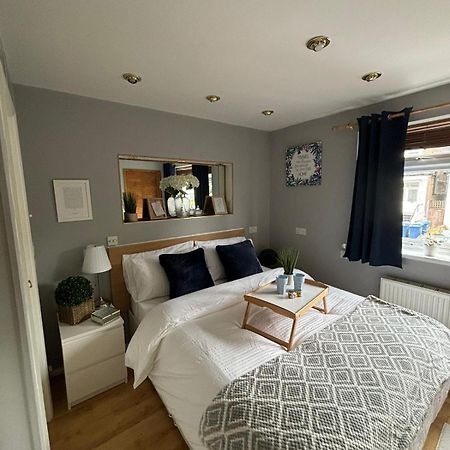Amazing En-Suite Apartment In Finchley Central London Eksteriør billede