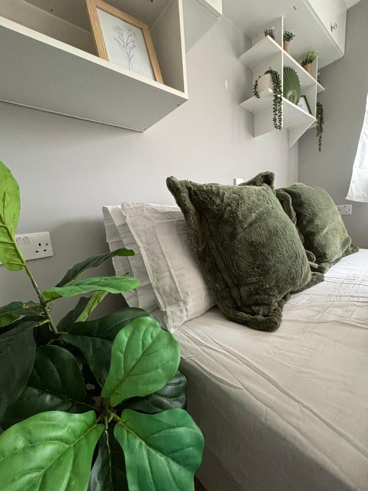 Amazing En-Suite Apartment In Finchley Central London Eksteriør billede