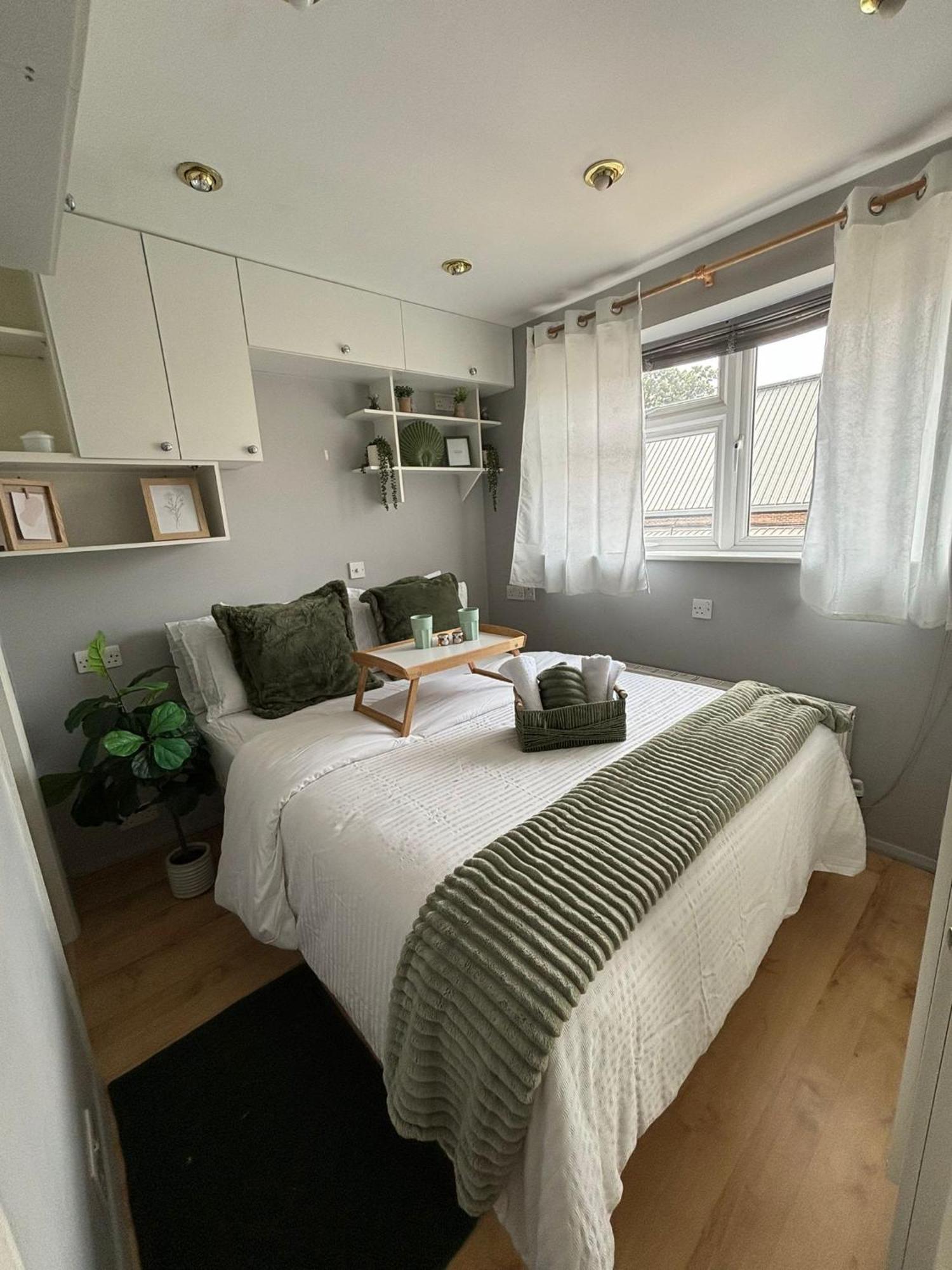 Amazing En-Suite Apartment In Finchley Central London Eksteriør billede